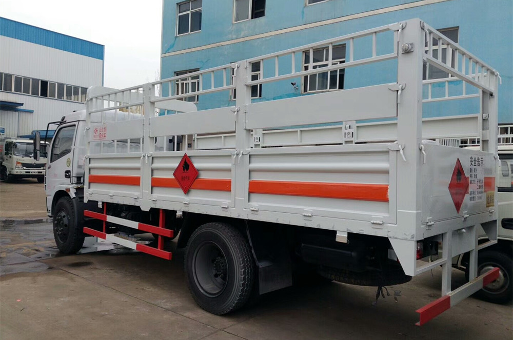 東風(fēng)多利卡5.1米氣瓶運(yùn)輸車