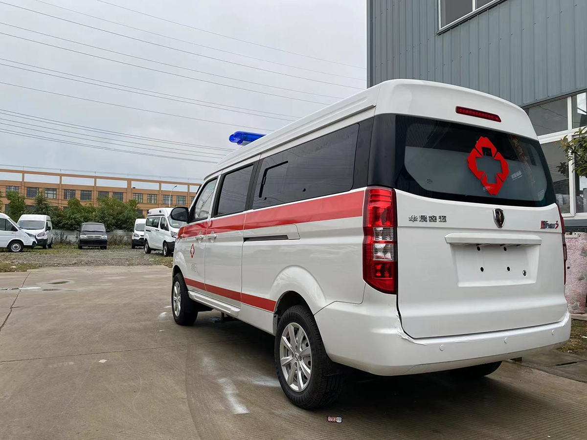 金杯小海獅S轉(zhuǎn)運救護(hù)車