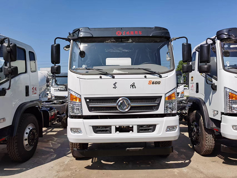 國(guó)六東風(fēng)S600單橋5.5攪拌車(chē)